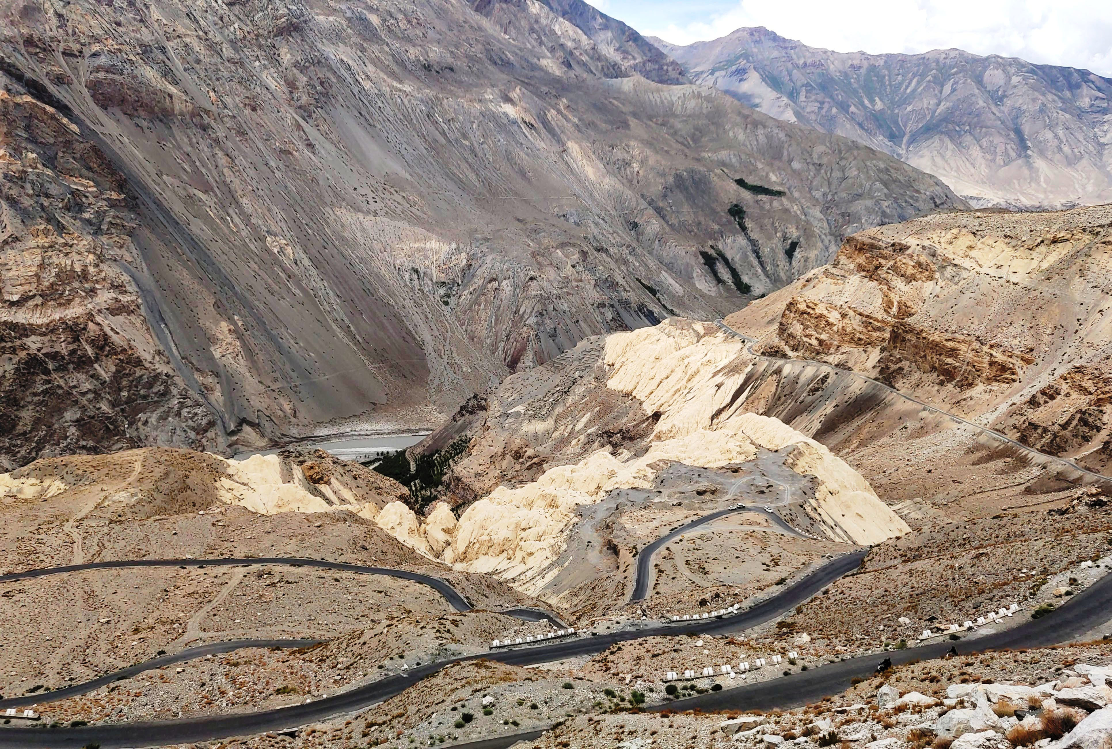 TWISTY BENDS: CHANGO