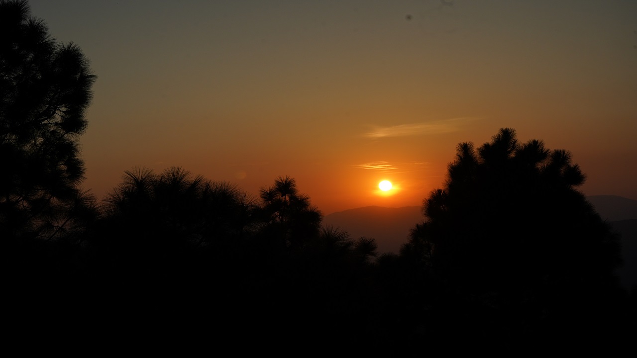 Sunset Point on the way to Parashar Lake