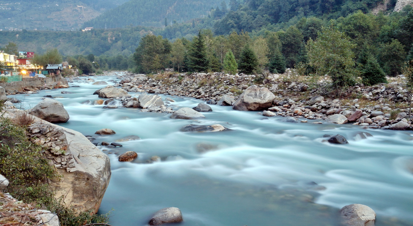 VIEW OF RIVER BEAS AT MANALI
